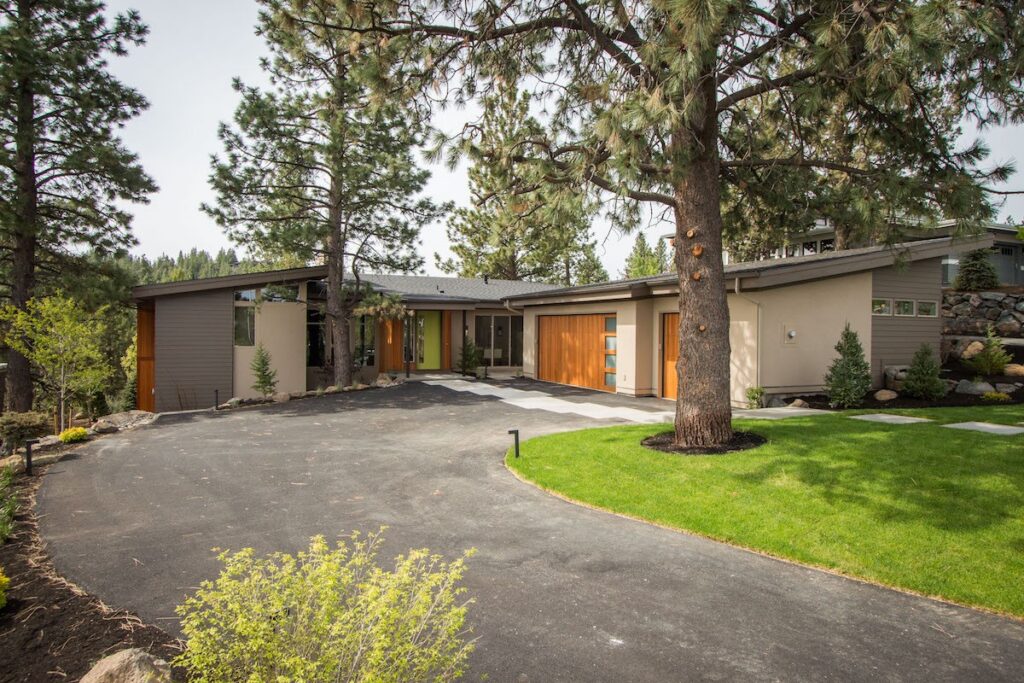 Custom Home on Drouillard - Image 6