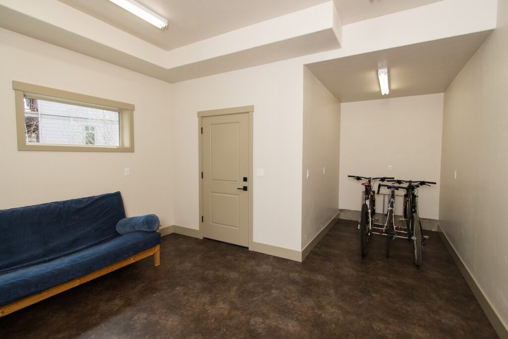 Bend Oregon Custom Home - Image 9