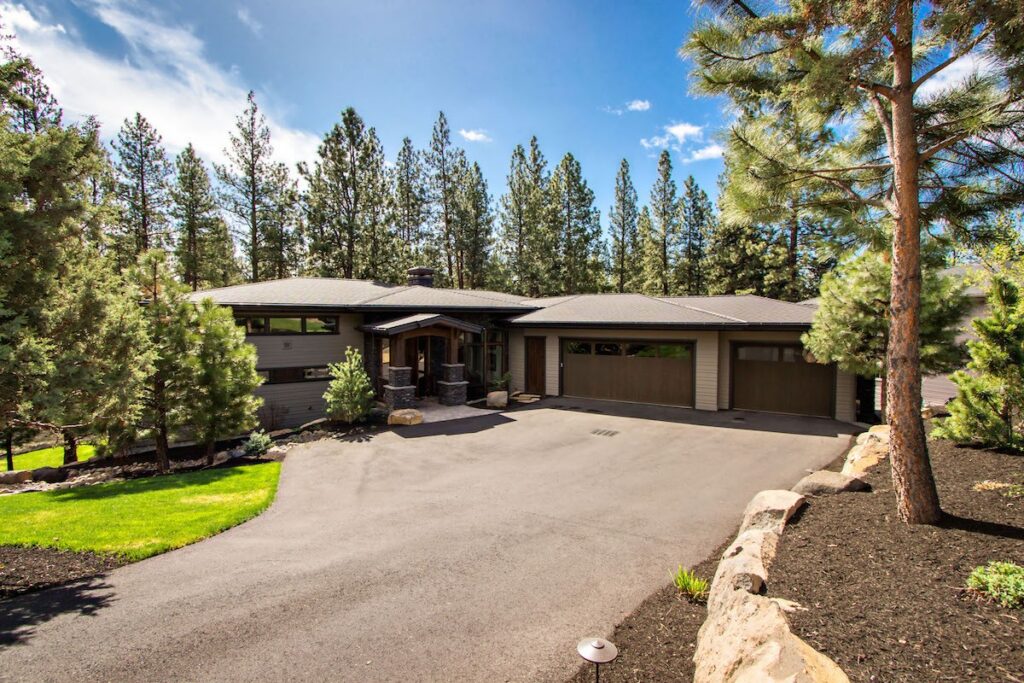 Bend Oregon Custom Home - Image 17